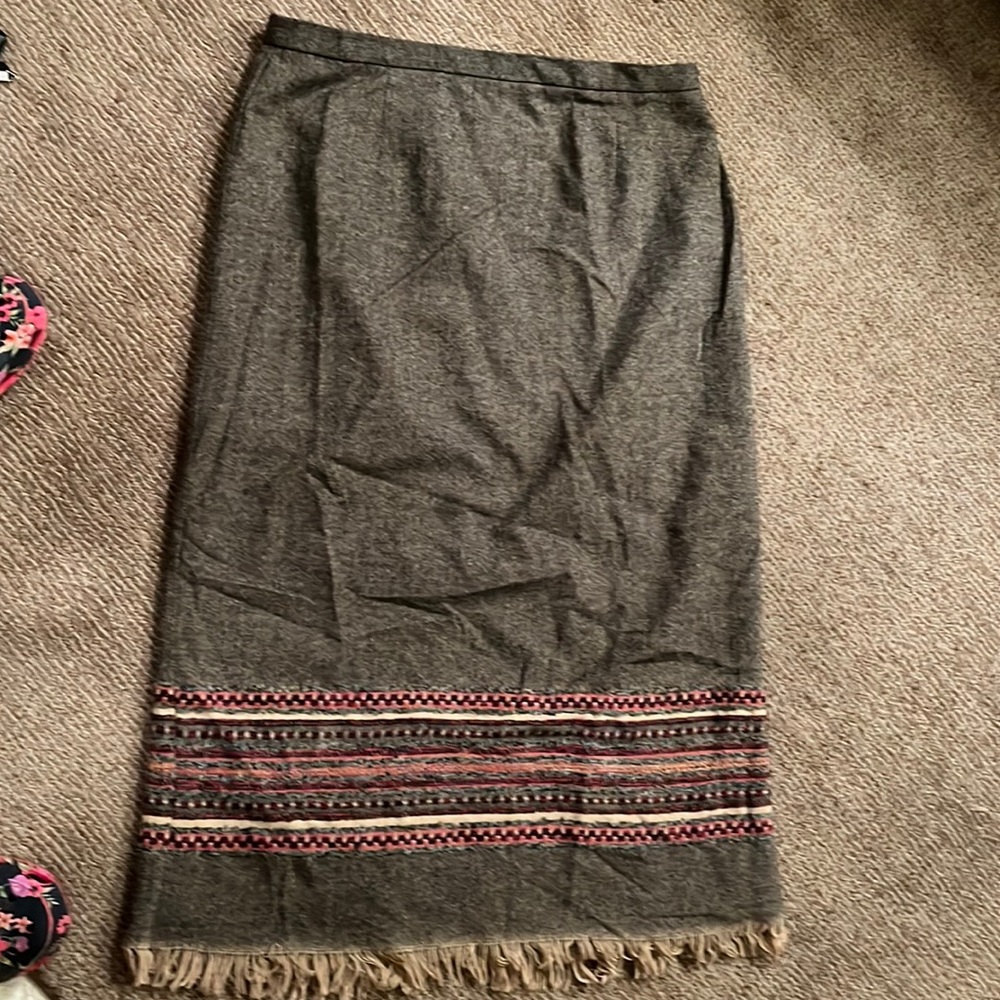 Wool (19 percent) fully lined skirt with back slit